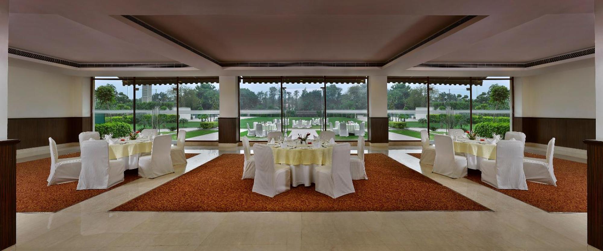 Four Points By Sheraton New Delhi, Airport Highway Экстерьер фото