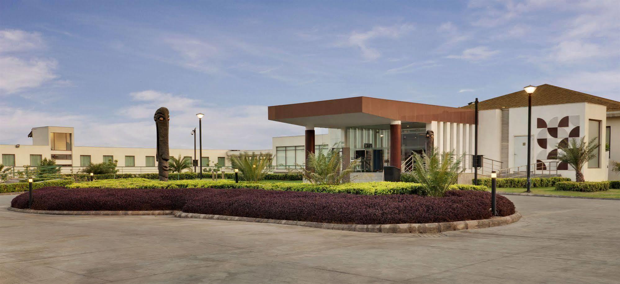 Four Points By Sheraton New Delhi, Airport Highway Экстерьер фото
